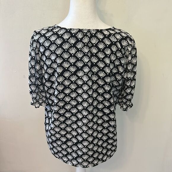 J. Crew Black and White Patterned short sleeve blouse Size S EUC - Picture 5 of 8